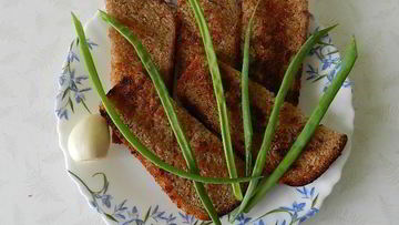 Рецепт Чесночных гренков из черного хлеба с чесноком