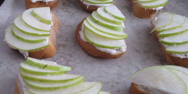 Рецепт десертных гренков с грушей и амаретто