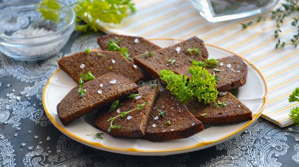 Как приготовить гренки из черного хлеба с чесноком