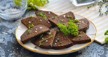 Рецепт Гренков из черного хлеба с чесноком