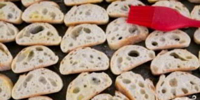 Рецепт гренков с колбасой