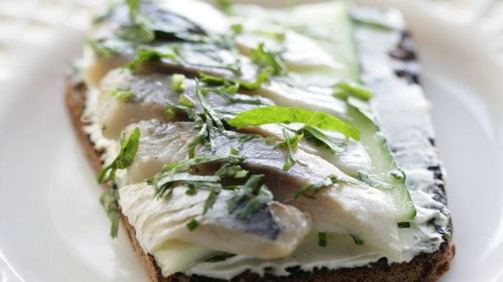 Как приготовить гренки с селедочным маслом