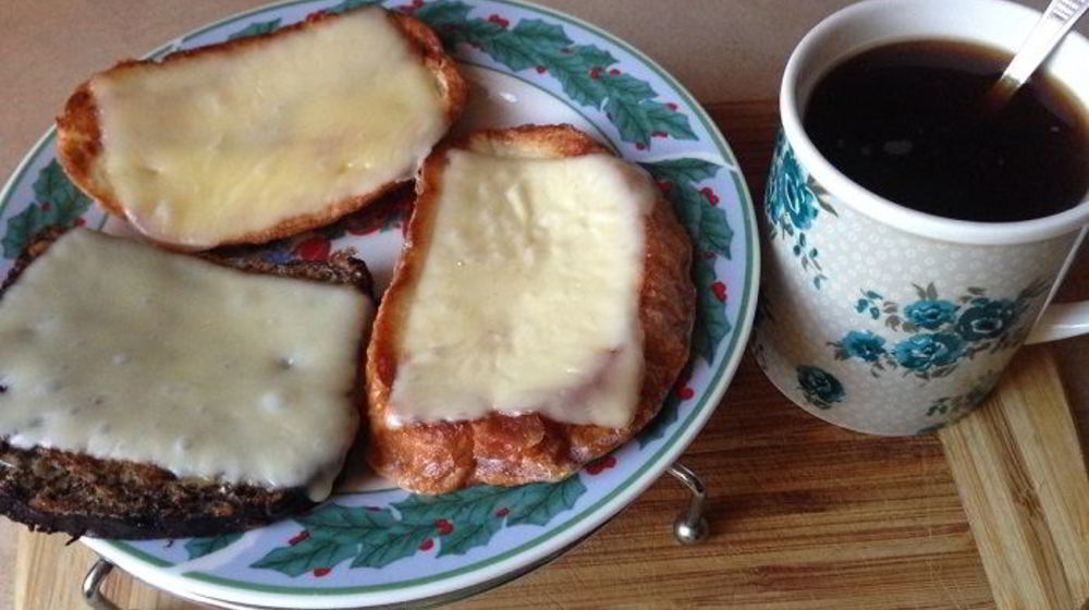 Как приготовить гренки с сыром на завтрак