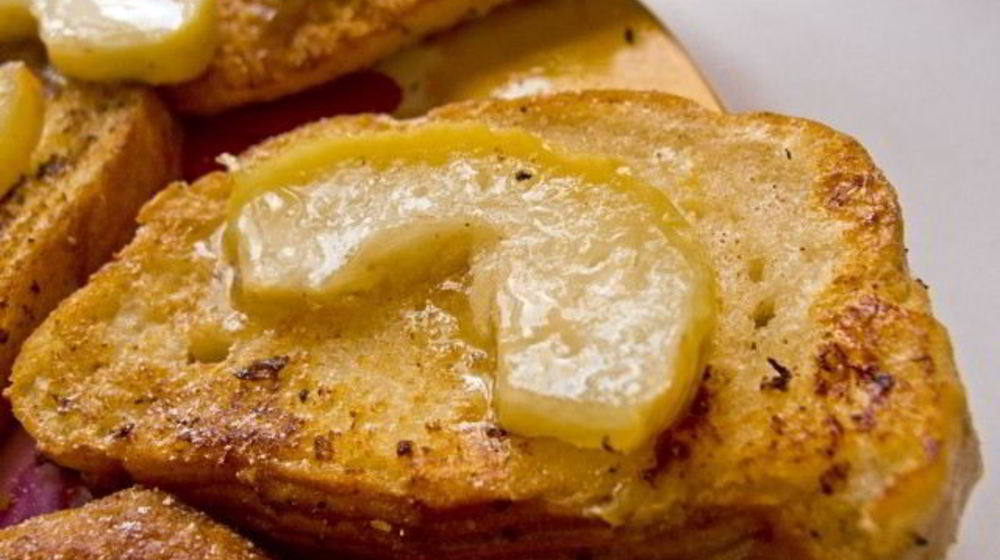 Как приготовить гренки с яблоками