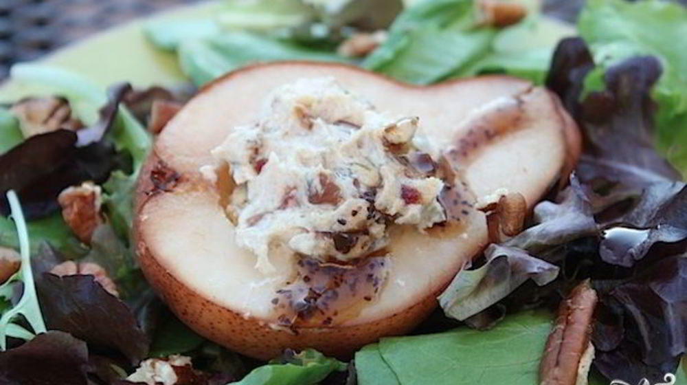 Как приготовить грушу, фаршированную креветками и сыром