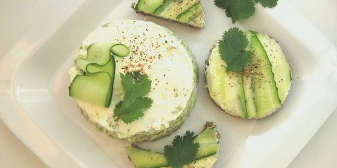 Рецепт канапе и башенка из авокадо со сливочным сыром