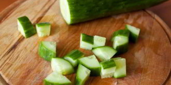 Рецепт канапе из салями с фетой и огурцом