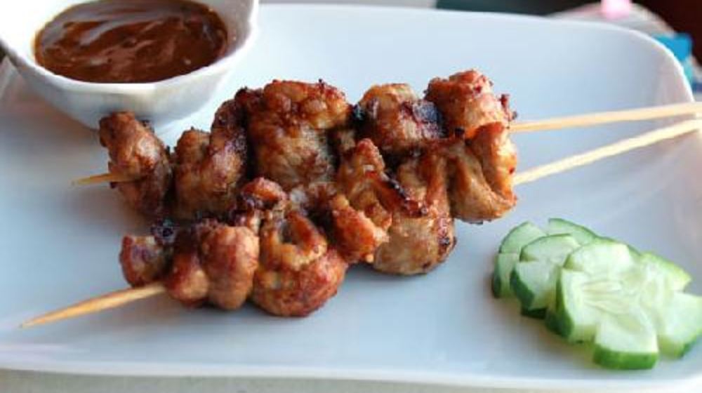 Как приготовить канапе из свинины с соусом из арахиса