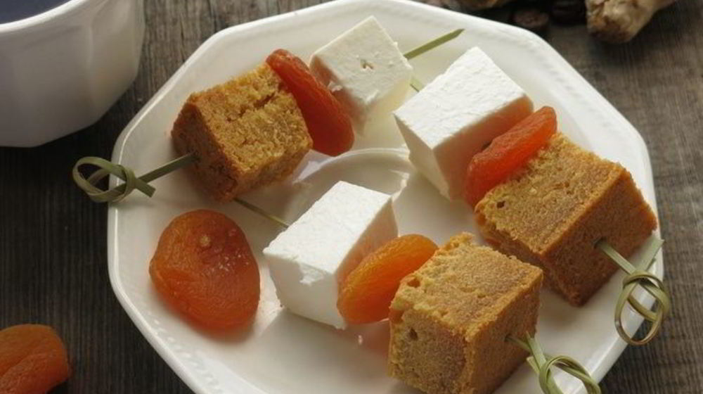Как приготовить канапе с имбирным бисквитом и фетой