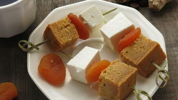 Рецепт Канапе с имбирным бисквитом и фетой