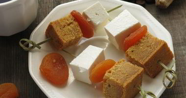 Рецепт Канапе с имбирным бисквитом и фетой