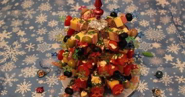 Рецепт Канапе с колбасой и сыром