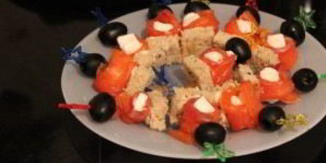 Рецепт канапе с колбасой и сыром