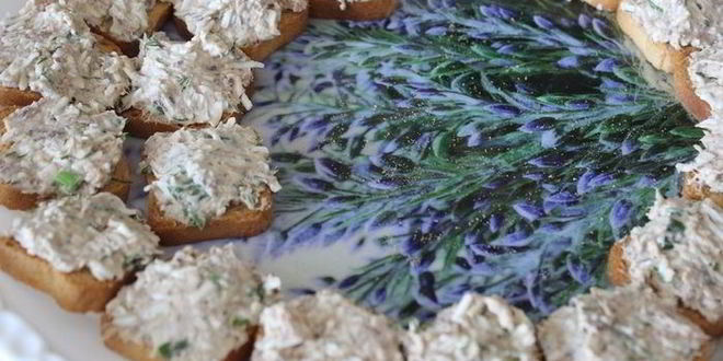 Рецепт канапе с консервированным тунцом и чесночным майонезом