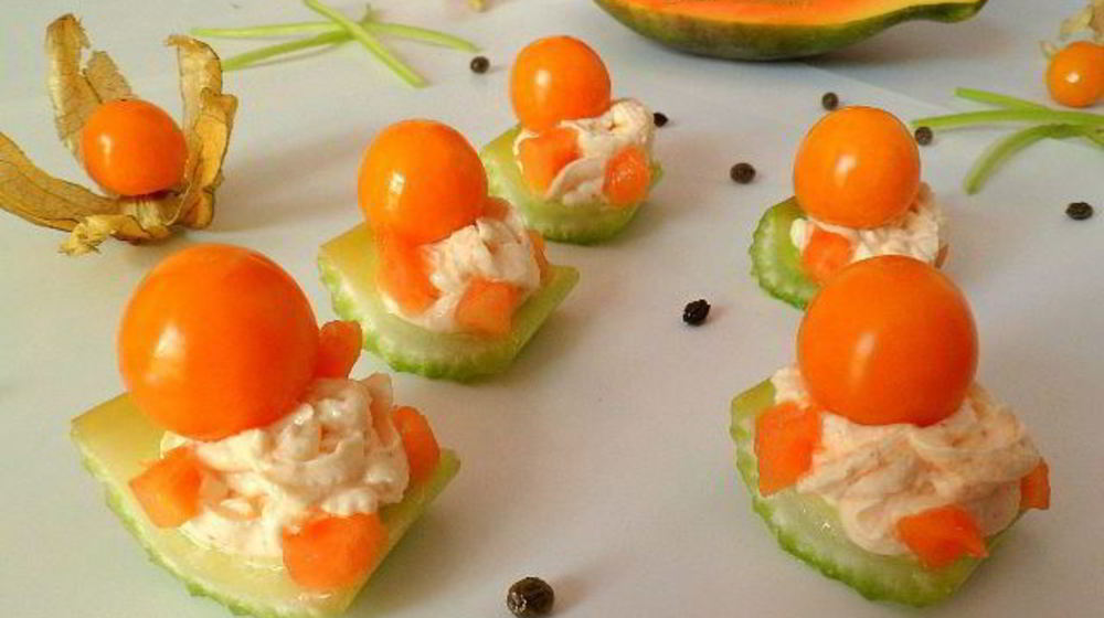 Как приготовить канапешек из сельдерея, папайи, сливочного сыра и физалиса