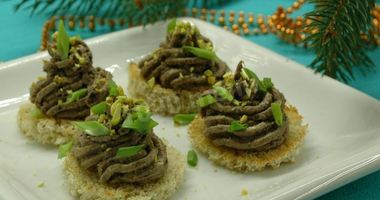 Рецепт Новогодних канапе Елочки из печеночного паштета