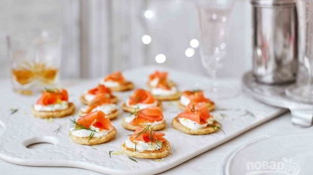 Как приготовить новогодние канапе с семгой