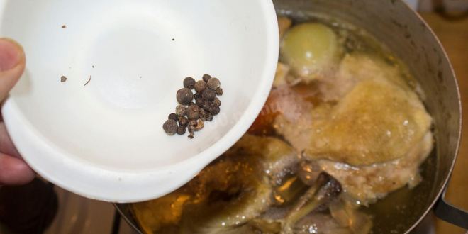 Рецепт холодца из курицы и свиных ножек