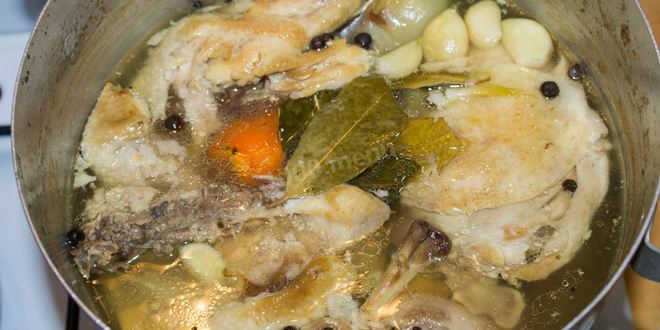 Рецепт холодца из курицы и свиных ножек
