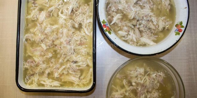 Рецепт холодца из курицы и свиных ножек