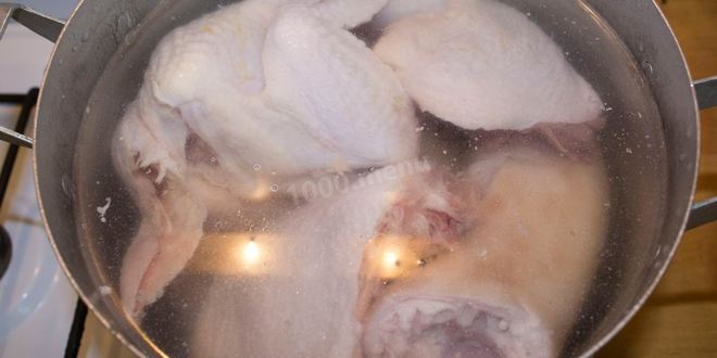 Рецепт холодца из курицы и свиных ножек