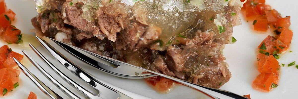 Рецепт Холодца с салатом из редиса и томатной сальсой