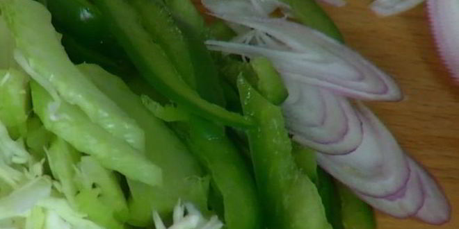 Рецепт хот-догов с зелеными овощами и горчичным майонезом