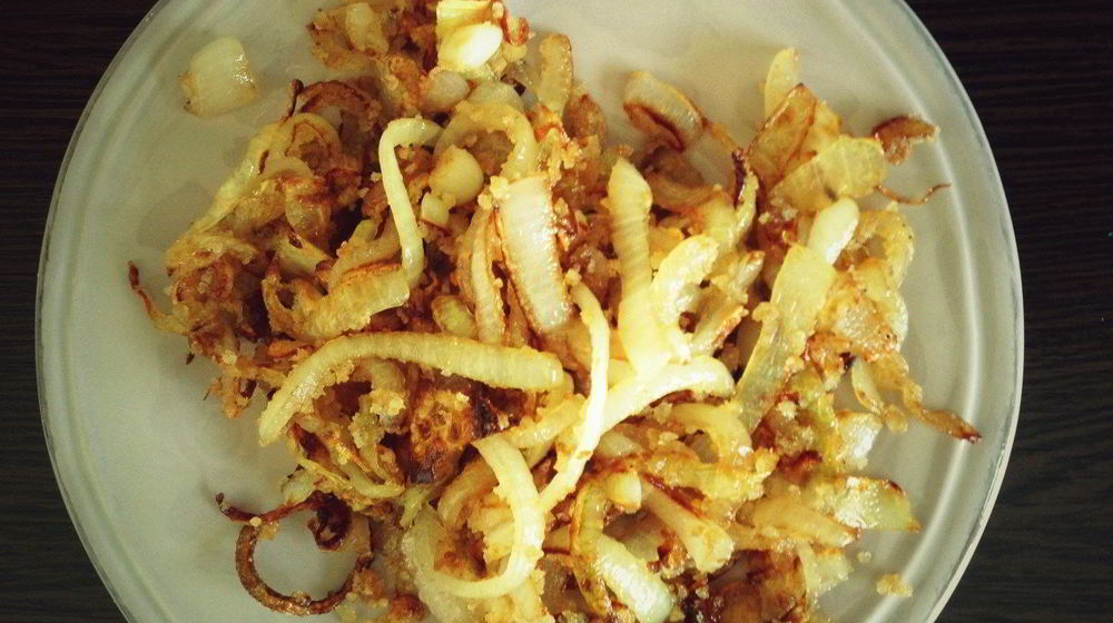 Как приготовить хрустящий лук для хот-догов