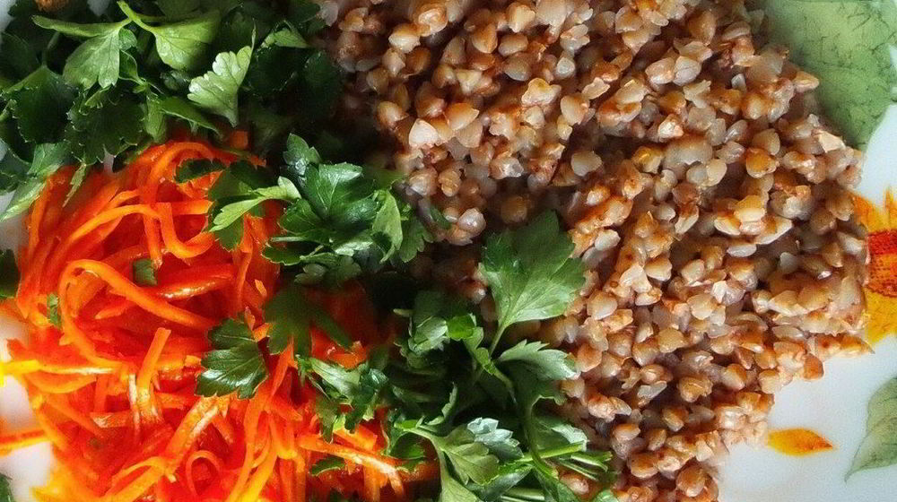 Как приготовить морковь по-корейски с обжаренным луком