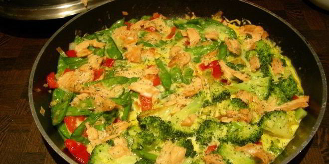 Рецепт фриттаты с брокколи и копченым лососем