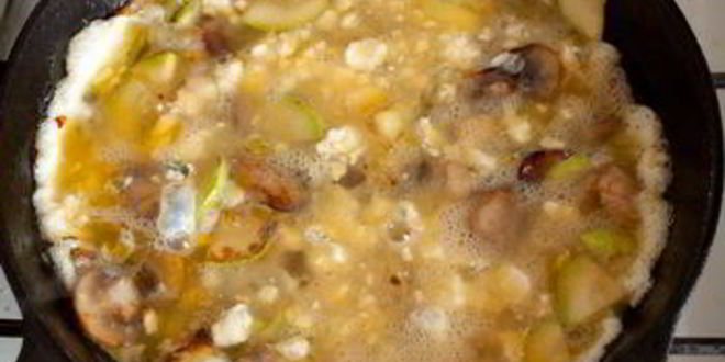 Рецепт фриттаты с грибами, цуккини и голубым сыром