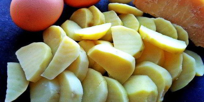 Рецепт фриттаты с картофелем, чечевицей и оливками