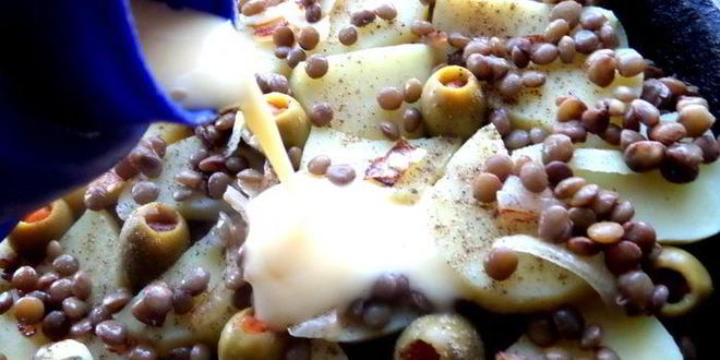 Рецепт фриттаты с картофелем, чечевицей и оливками