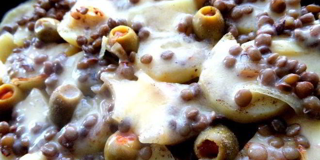 Рецепт фриттаты с картофелем, чечевицей и оливками