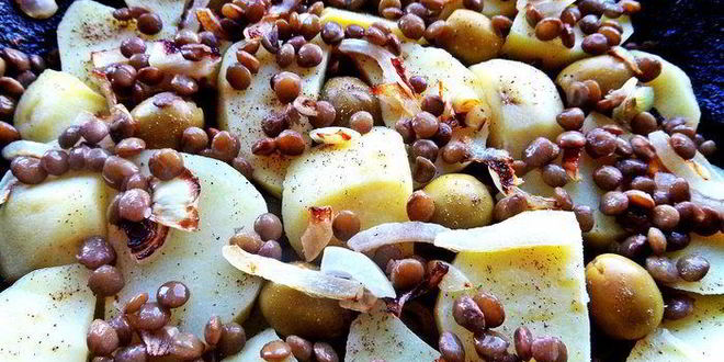 Рецепт фриттаты с картофелем, чечевицей и оливками