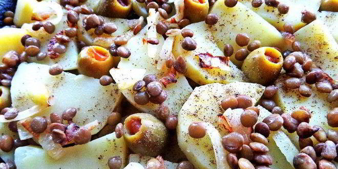 Рецепт фриттаты с картофелем, чечевицей и оливками