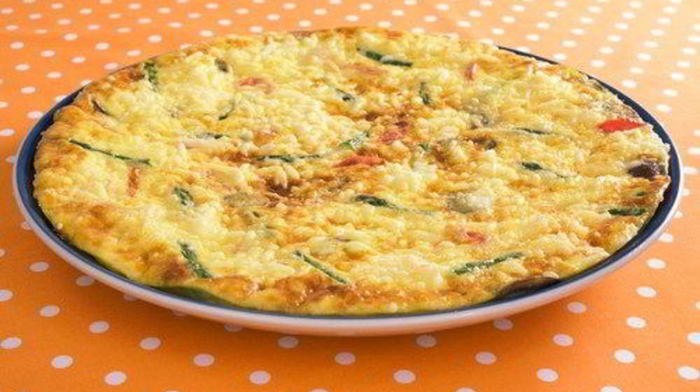 Как приготовить фриттату с молодым картофелем, цукини, сыром и вялеными томатами