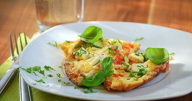 Рецепт Омлета с беконом, пармезаном и зеленью