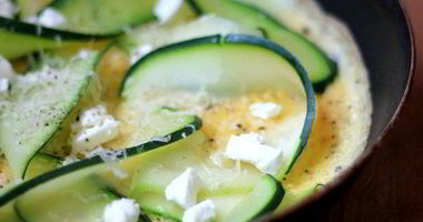 Рецепт Омлета с цукини, зеленым луком и брынзой