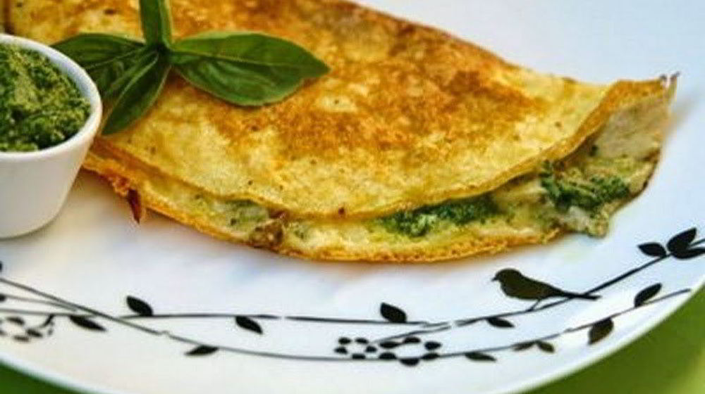 Как приготовить омлет с творожным сыром и яблоком