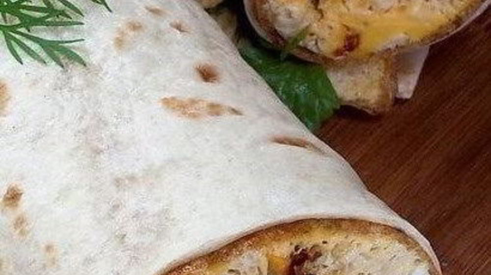 Как приготовить омлет с вялеными помидорами и зеленью в лаваше