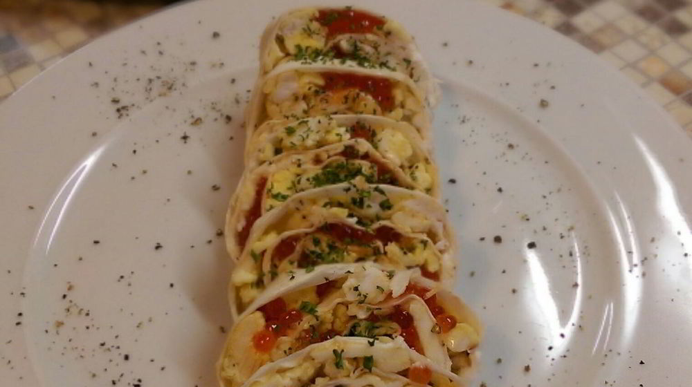 Как приготовить омлет в лаваше с икрой и сыром