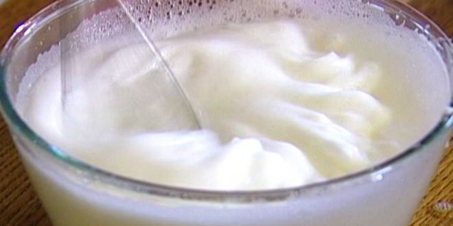 Рецепт сладкого омлета со сметаной и яблоками