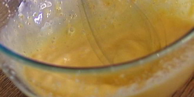 Рецепт сладкого омлета со сметаной и яблоками