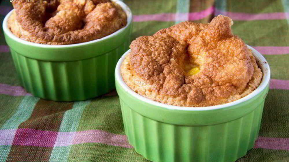 Как приготовить воздушный омлет с томатами, сыром и колбасками