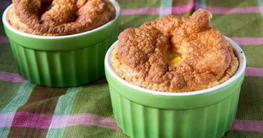 Рецепт Воздушного омлета с томатами, сыром и колбасками