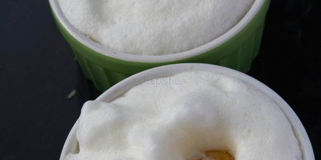 Рецепт воздушного омлета с томатами, сыром и колбасками