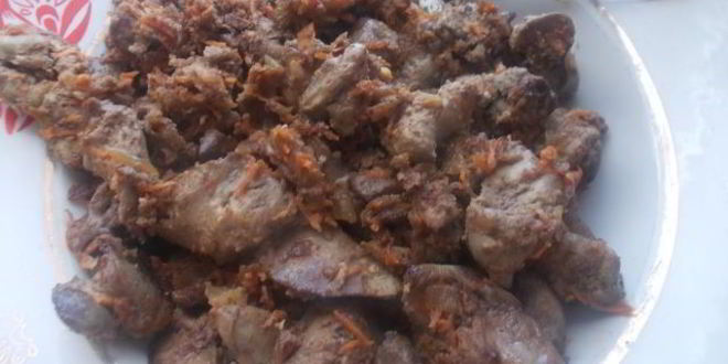 Рецепт блинного тортика с печенью и шпинатом