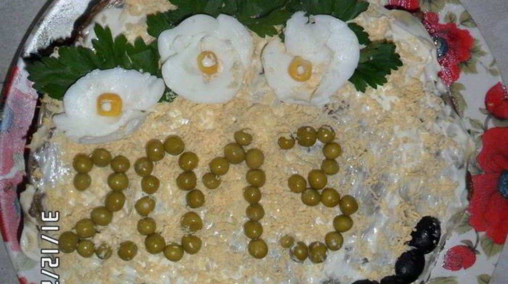 Как приготовить печеночный торт с корейской морковью