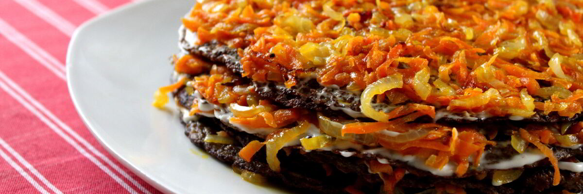 Рецепт Печеночного торта с морковью и луком